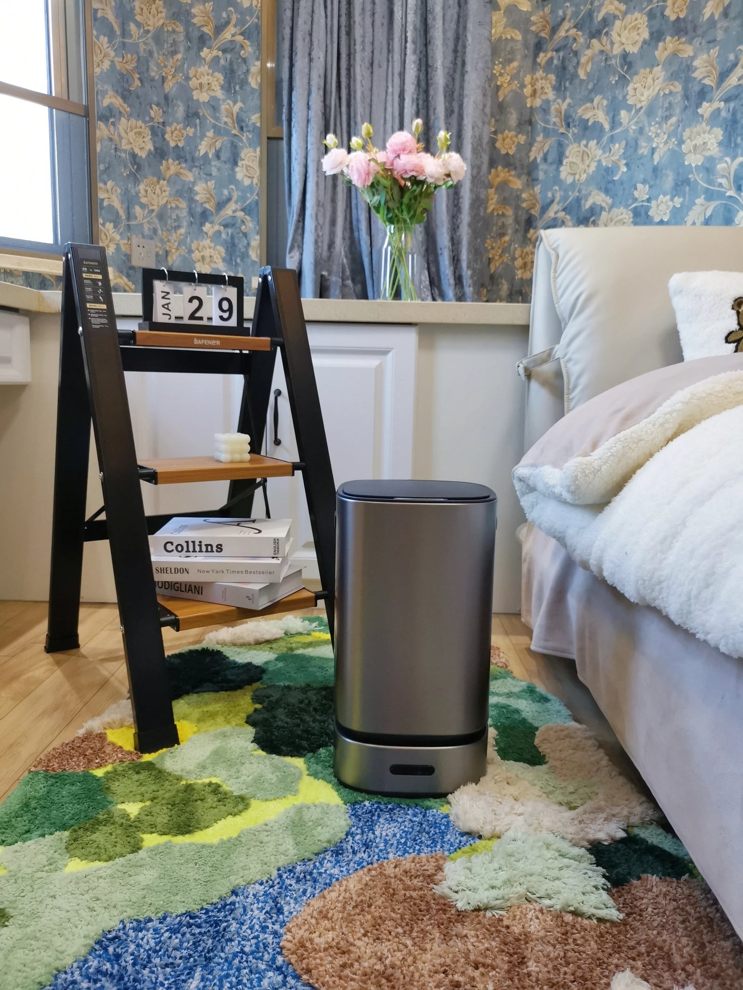 Smart Auto-Close Trash CanSmart Auto-Close Trash Can